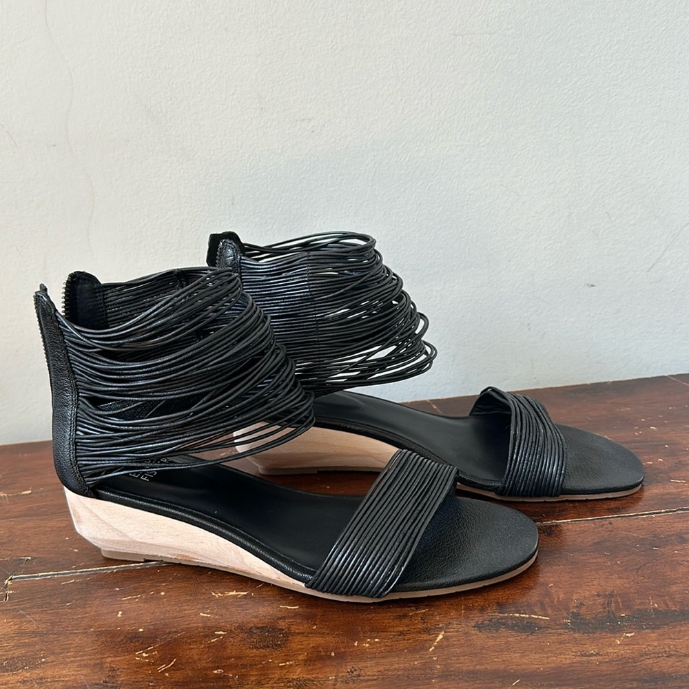 Like New Eileen Fisher roped sandals, black size 8.5
